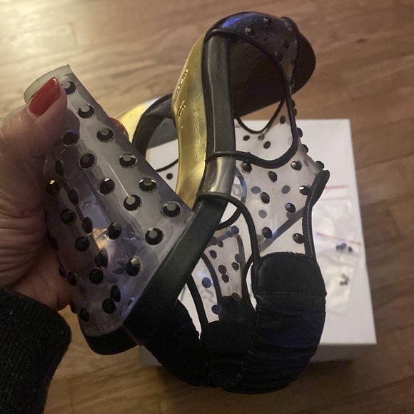 YvesSaintLaurent - Picture 7 of 15